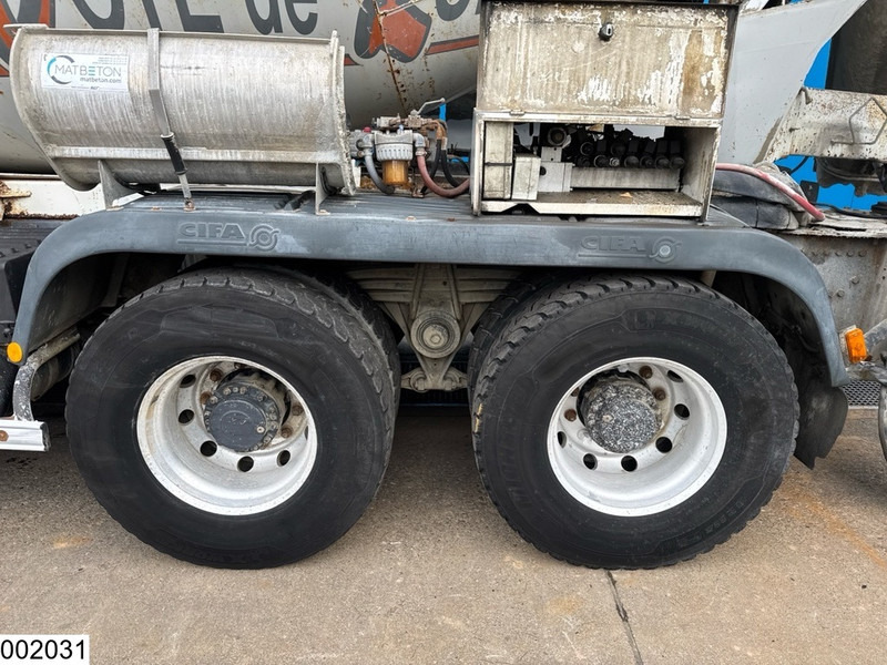 Автобетоносмеситель Renault Kerax 410 Dxi 8x4, EURO 4, 9m3, Steel suspension, Remote: фото 12 Автобетоносмеситель Renault Kerax 410 Dxi 8x4, EURO 4, 9m3, Steel suspension, Remote: фото 12