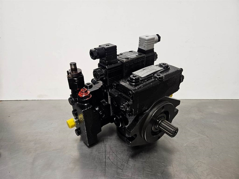 Giant 451T-Bondioli& Pavesi M4PV28-28-Drive pump/Rijpomp - Гидравлика для Строительной техники: фото 1 Giant 451T-Bondioli& Pavesi M4PV28-28-Drive pump/Rijpomp - Гидравлика для Строительной техники: фото 1