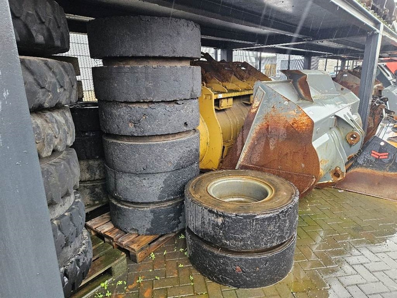 Liebherr 12.00-20 SOLID - Tire/Reifen/Band - Шины и диски для Строительной техники: фото 1 Liebherr 12.00-20 SOLID - Tire/Reifen/Band - Шины и диски для Строительной техники: фото 1