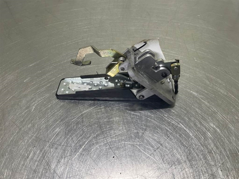 Liebherr A316-5006144-Brake pedal - Кабина и интерьер для Строительной техники: фото 4 Liebherr A316-5006144-Brake pedal - Кабина и интерьер для Строительной техники: фото 4