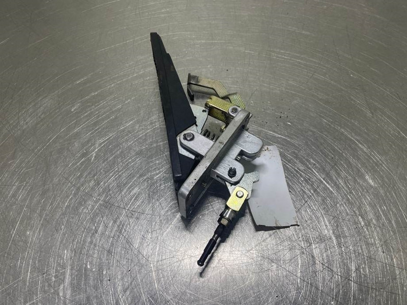 Liebherr A316-5006144-Brake pedal - Кабина и интерьер для Строительной техники: фото 2 Liebherr A316-5006144-Brake pedal - Кабина и интерьер для Строительной техники: фото 2