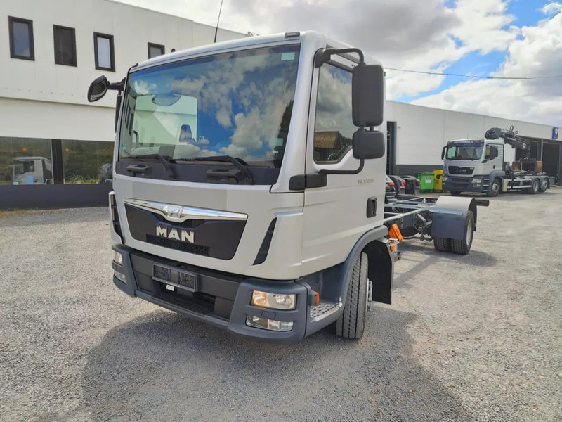 MAN TGL 12.250 Chassis cabine Euro6 - Грузовик-шасси: фото 2 MAN TGL 12.250 Chassis cabine Euro6 - Грузовик-шасси: фото 2