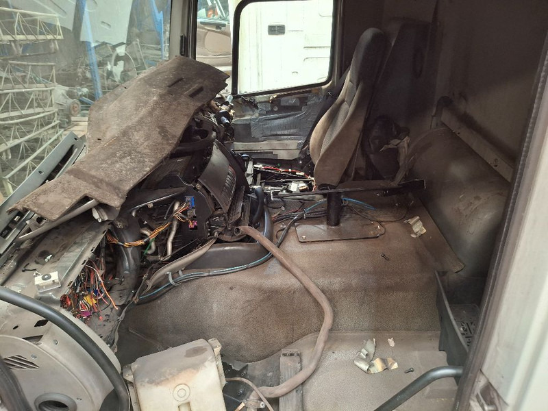 DAF CF 85.360 - Кабина и интерьер: фото 3 DAF CF 85.360 - Кабина и интерьер: фото 3