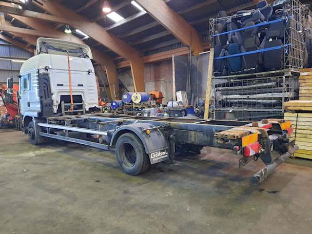 MAN TGM 15.290 4X2 LL - Грузовик-контейнеровоз/ Сменный кузов: фото 2 MAN TGM 15.290 4X2 LL - Грузовик-контейнеровоз/ Сменный кузов: фото 2