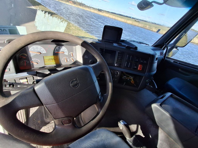 Фото интерьера 1: Тягач Volvo FM 380 Фото интерьера 1: Тягач Volvo FM 380