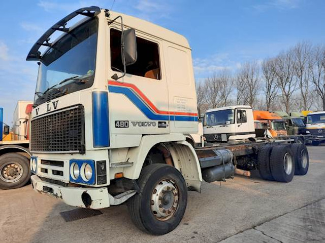 Volvo F 12 6*4 STEEL SUSPENSION - Грузовик-шасси: фото 1 Volvo F 12 6*4 STEEL SUSPENSION - Грузовик-шасси: фото 1