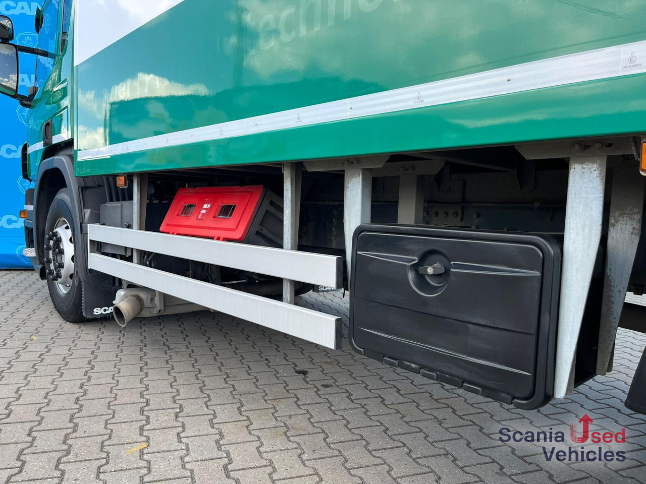 SCANIA P 320 DB6x2*4MNB RETARDER FULL AIR 8T TAIL LIFT 2T - Грузовик с закрытым кузовом: фото 4 SCANIA P 320 DB6x2*4MNB RETARDER FULL AIR 8T TAIL LIFT 2T - Грузовик с закрытым кузовом: фото 4