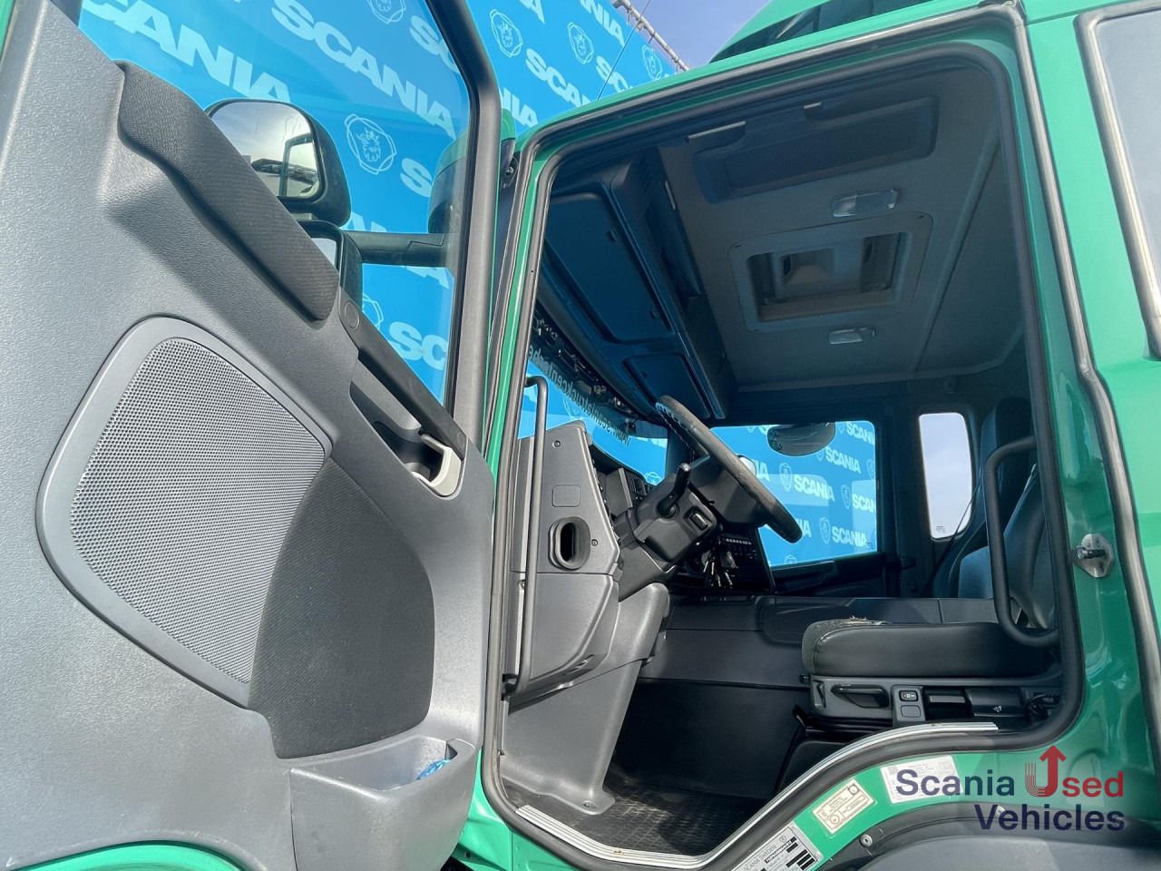 SCANIA P 320 DB6x2*4MNB RETARDER FULL AIR 8T TAIL LIFT 2T - Грузовик с закрытым кузовом: фото 4 SCANIA P 320 DB6x2*4MNB RETARDER FULL AIR 8T TAIL LIFT 2T - Грузовик с закрытым кузовом: фото 4