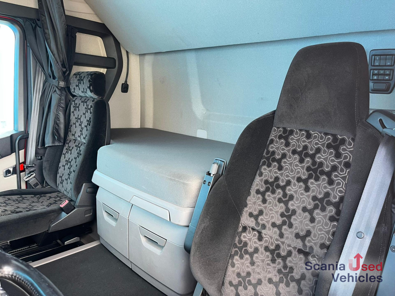 SCANIA R 410 A4x2NA RETARDER NAVI - Тягач: фото 4 SCANIA R 410 A4x2NA RETARDER NAVI - Тягач: фото 4