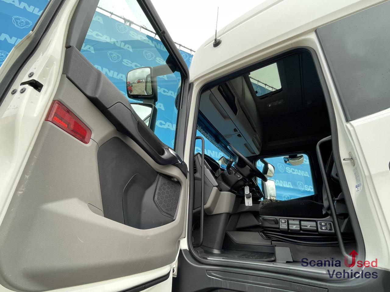 SCANIA R 450 A4x2NA DIFF LOCK RETARDER ACC NAVI - Тягач: фото 2 SCANIA R 450 A4x2NA DIFF LOCK RETARDER ACC NAVI - Тягач: фото 2