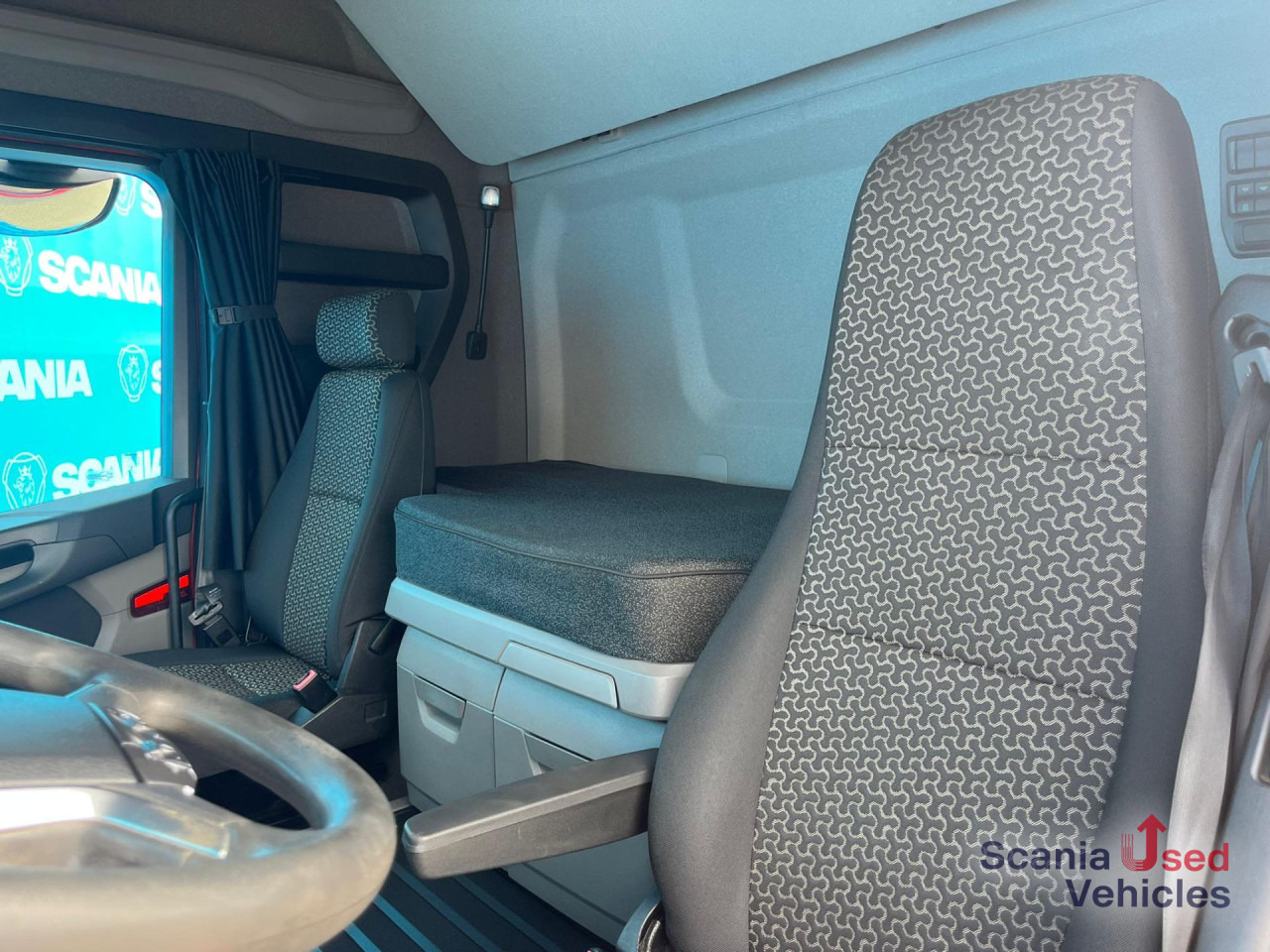 SCANIA R 450 A4x2NA RETARDER 8T DIFF-L HYDRO LOW MILEAGE - Тягач: фото 4 SCANIA R 450 A4x2NA RETARDER 8T DIFF-L HYDRO LOW MILEAGE - Тягач: фото 4