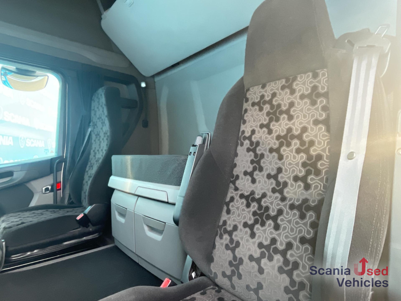 SCANIA R 450 A4x2NB DIFF-L RETARDER FULL AIR 8T ACC - Тягач: фото 5 SCANIA R 450 A4x2NB DIFF-L RETARDER FULL AIR 8T ACC - Тягач: фото 5