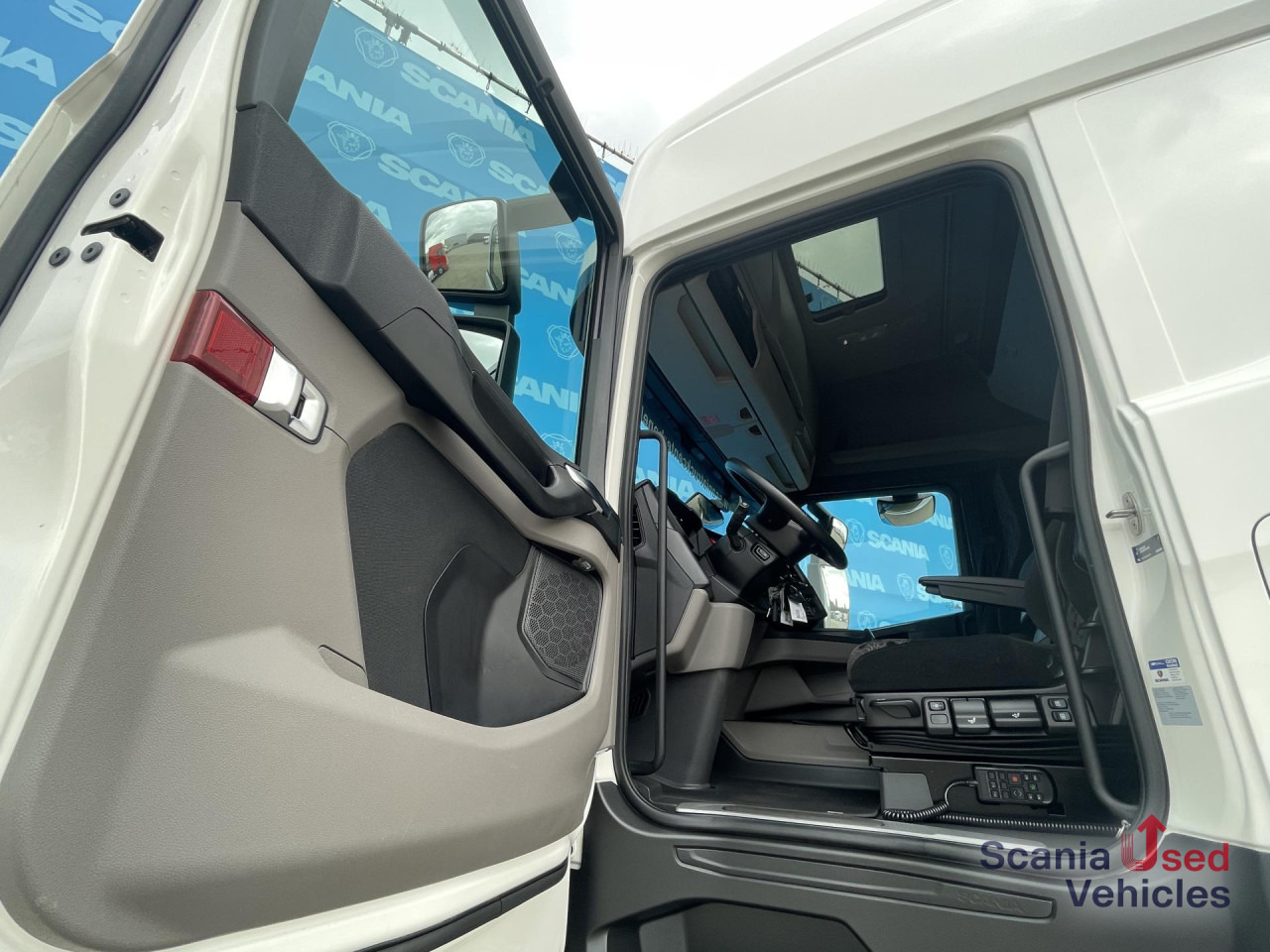 SCANIA R 450 A4x2NB RETARDER DIFF-L FULL AIR 8T ACC - Тягач: фото 3 SCANIA R 450 A4x2NB RETARDER DIFF-L FULL AIR 8T ACC - Тягач: фото 3