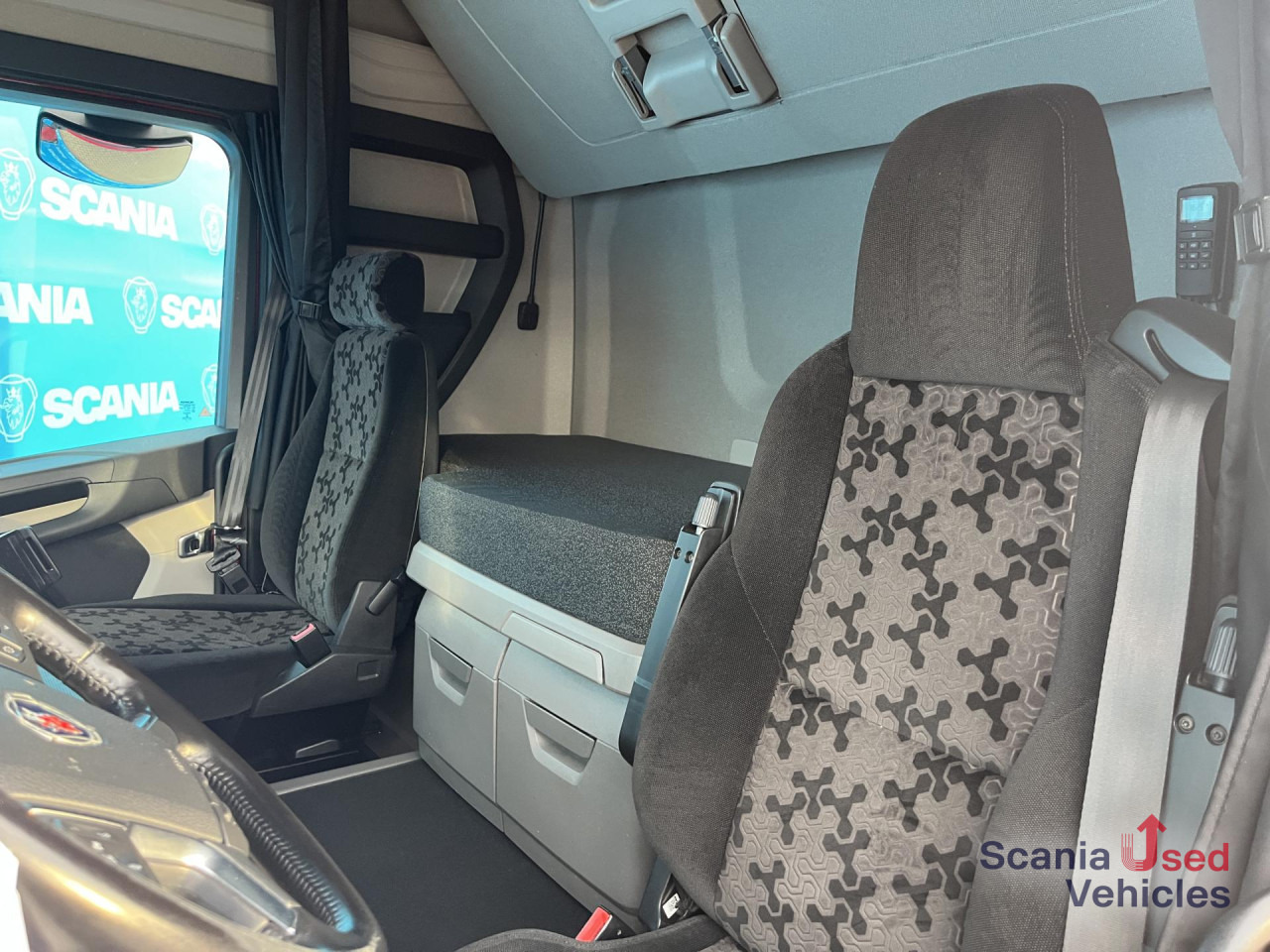 SCANIA R 450 A6x2/4NA RETARDER LED NAVI PTO - Тягач: фото 3 SCANIA R 450 A6x2/4NA RETARDER LED NAVI PTO - Тягач: фото 3