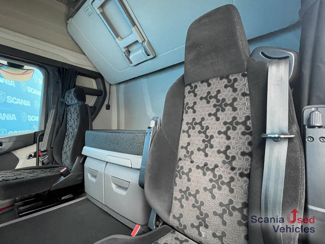 SCANIA R 450 A6x2/4NA RETARDER PTO LED NAVI - Тягач: фото 4 SCANIA R 450 A6x2/4NA RETARDER PTO LED NAVI - Тягач: фото 4