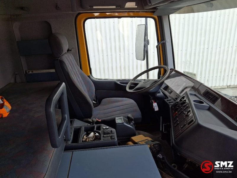 Фото интерьера 3: Грузовик бортовой/ Платформа, Автоманипулятор Mercedes-Benz Actros 3340 6x6 Effer 680 6s ext/remote 338'km