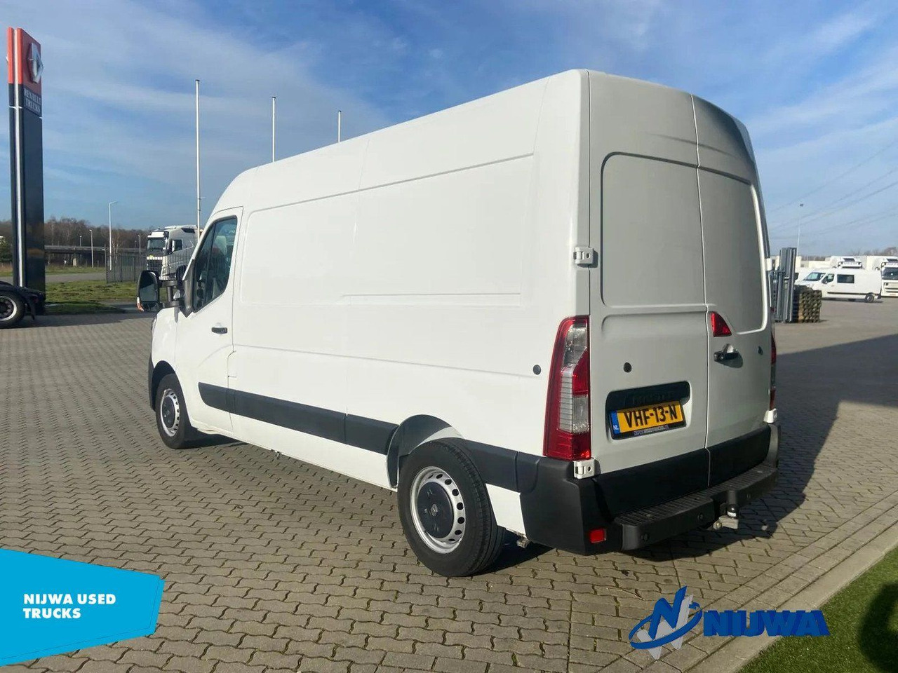 Renault Master T35 150 L2H2 Trekhaak + Navigatie Kasten - Цельнометаллический фургон: фото 4 Renault Master T35 150 L2H2 Trekhaak + Navigatie Kasten - Цельнометаллический фургон: фото 4