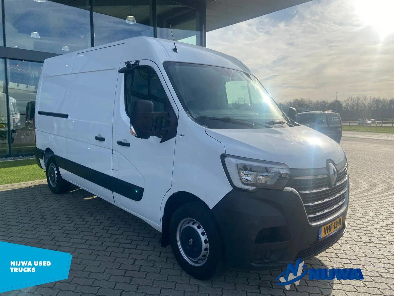 Renault Master T35 150 L2H2 Trekhaak + Navigatie Kasten - Цельнометаллический фургон: фото 2 Renault Master T35 150 L2H2 Trekhaak + Navigatie Kasten - Цельнометаллический фургон: фото 2