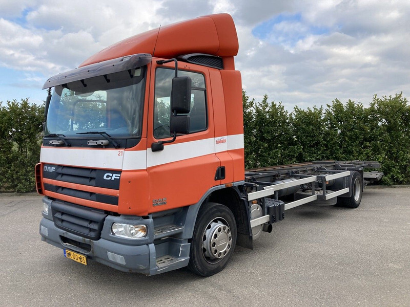 DAF FA CF65.180 Euro3 Manual / Laadklep - Грузовик-шасси: фото 2 DAF FA CF65.180 Euro3 Manual / Laadklep - Грузовик-шасси: фото 2