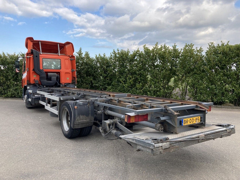 DAF FA CF65.180 Euro3 Manual / Laadklep - Грузовик-шасси: фото 3 DAF FA CF65.180 Euro3 Manual / Laadklep - Грузовик-шасси: фото 3