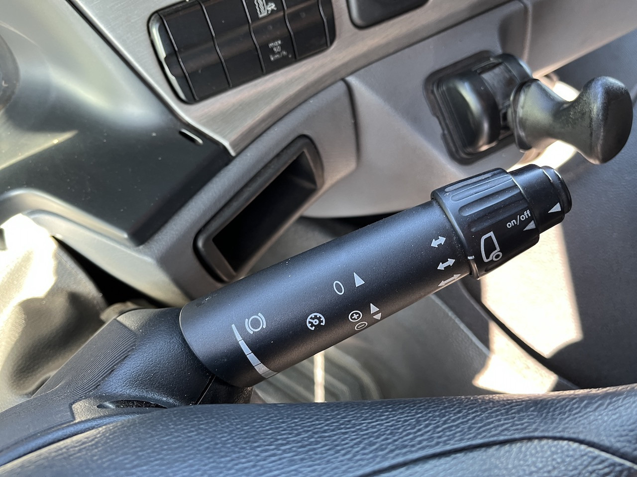 Mercedes-Benz 2541 6x2 Atlas 135.2E Pritsche 8,20 m - Тентованный грузовик, Автоманипулятор: фото 4 Mercedes-Benz 2541 6x2 Atlas 135.2E Pritsche 8,20 m - Тентованный грузовик, Автоманипулятор: фото 4