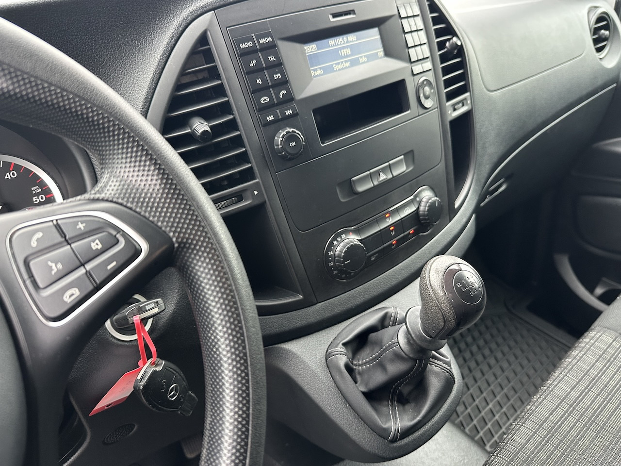 Mercedes-Benz Vito 111 CDI 9 Sitzer BT FSE Klima Tempomat Radio - Пассажирский фургон: фото 5 Mercedes-Benz Vito 111 CDI 9 Sitzer BT FSE Klima Tempomat Radio - Пассажирский фургон: фото 5