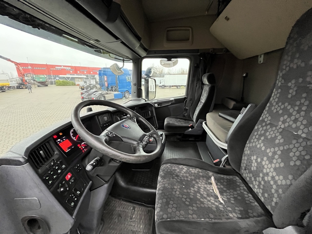 Scania R 450 6x2 Geränke Lenkachse Retarder - Грузовик для перевозки напитков: фото 4 Scania R 450 6x2 Geränke Lenkachse Retarder - Грузовик для перевозки напитков: фото 4