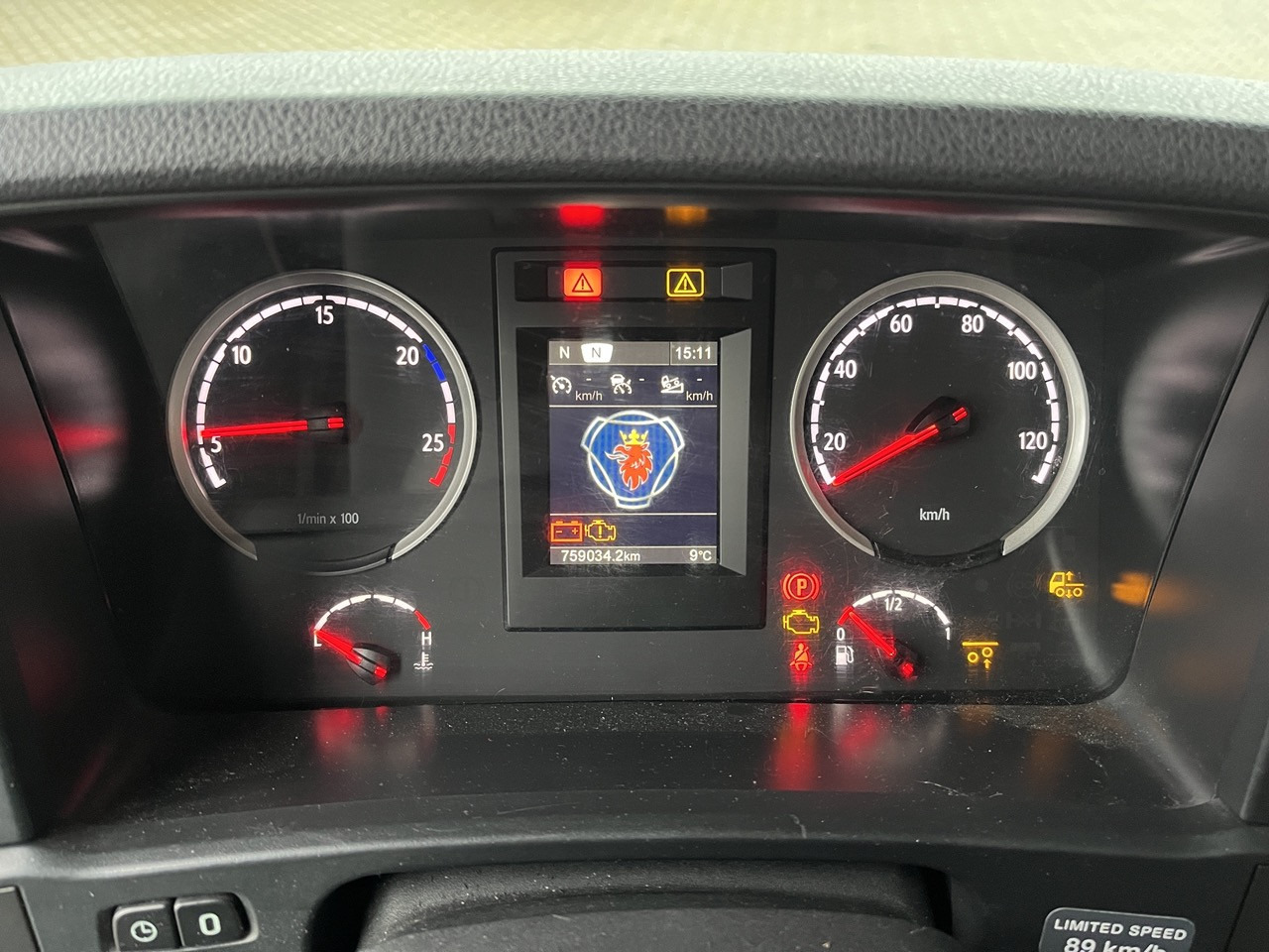 Scania R 450 6x2 Geränke Lenkachse Retarder - Грузовик для перевозки напитков: фото 5 Scania R 450 6x2 Geränke Lenkachse Retarder - Грузовик для перевозки напитков: фото 5