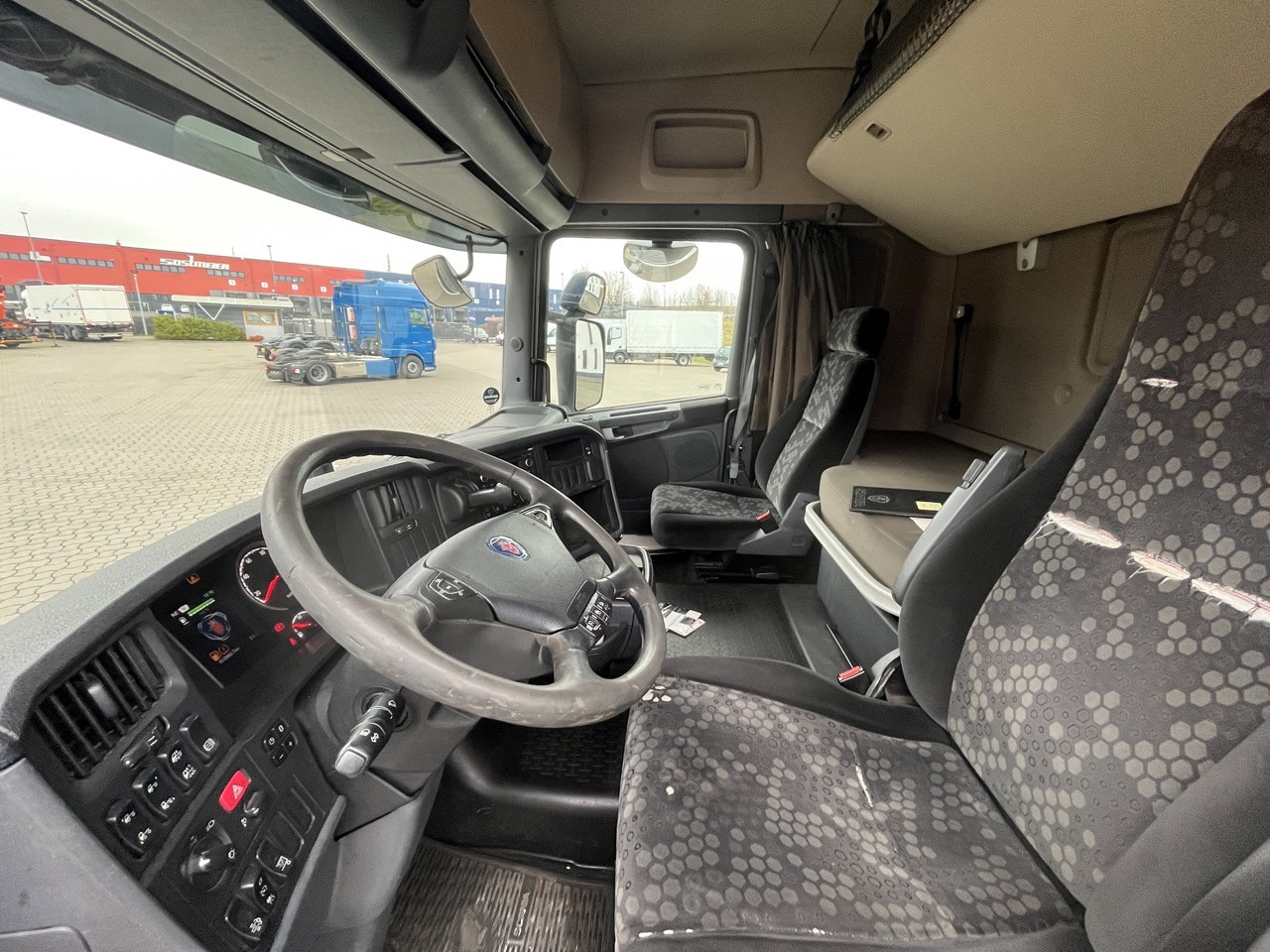 Scania R 450 6x2 Geränke Lenkachse Retarder - Грузовик для перевозки напитков: фото 2 Scania R 450 6x2 Geränke Lenkachse Retarder - Грузовик для перевозки напитков: фото 2