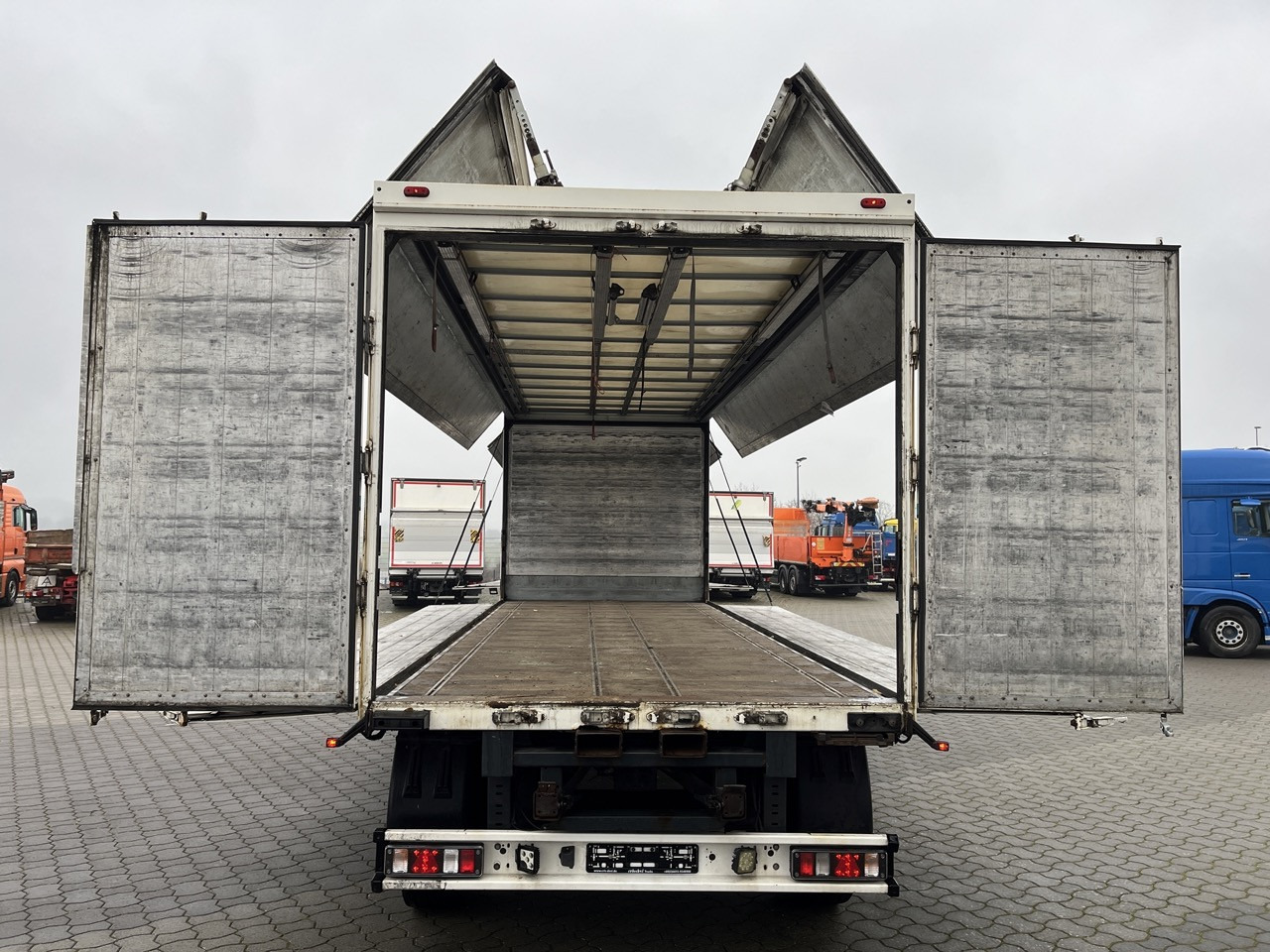 Scania R 450 6x2 Geränkezug + Orten Anhänger - Грузовик для перевозки напитков: фото 3 Scania R 450 6x2 Geränkezug + Orten Anhänger - Грузовик для перевозки напитков: фото 3