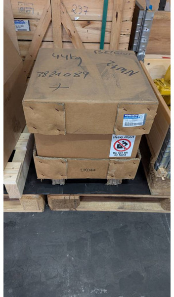 Komatsu D65PX-15 - HYDRAULIC MOTOR ASSY - 708-7L-00040 - Бульдозер: фото 3 Komatsu D65PX-15 - HYDRAULIC MOTOR ASSY - 708-7L-00040 - Бульдозер: фото 3