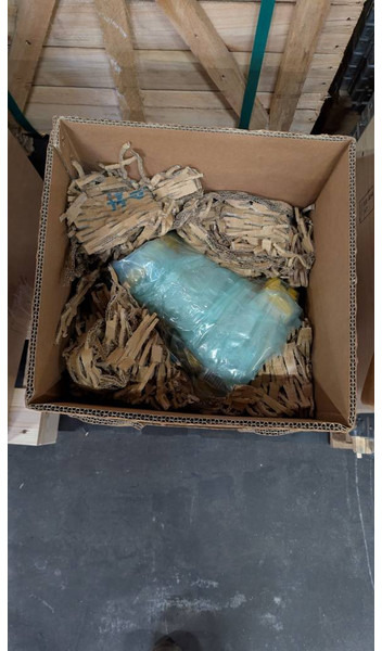 Komatsu D65PX-15 - HYDRAULIC MOTOR ASSY - 708-7L-00040 - Бульдозер: фото 2 Komatsu D65PX-15 - HYDRAULIC MOTOR ASSY - 708-7L-00040 - Бульдозер: фото 2