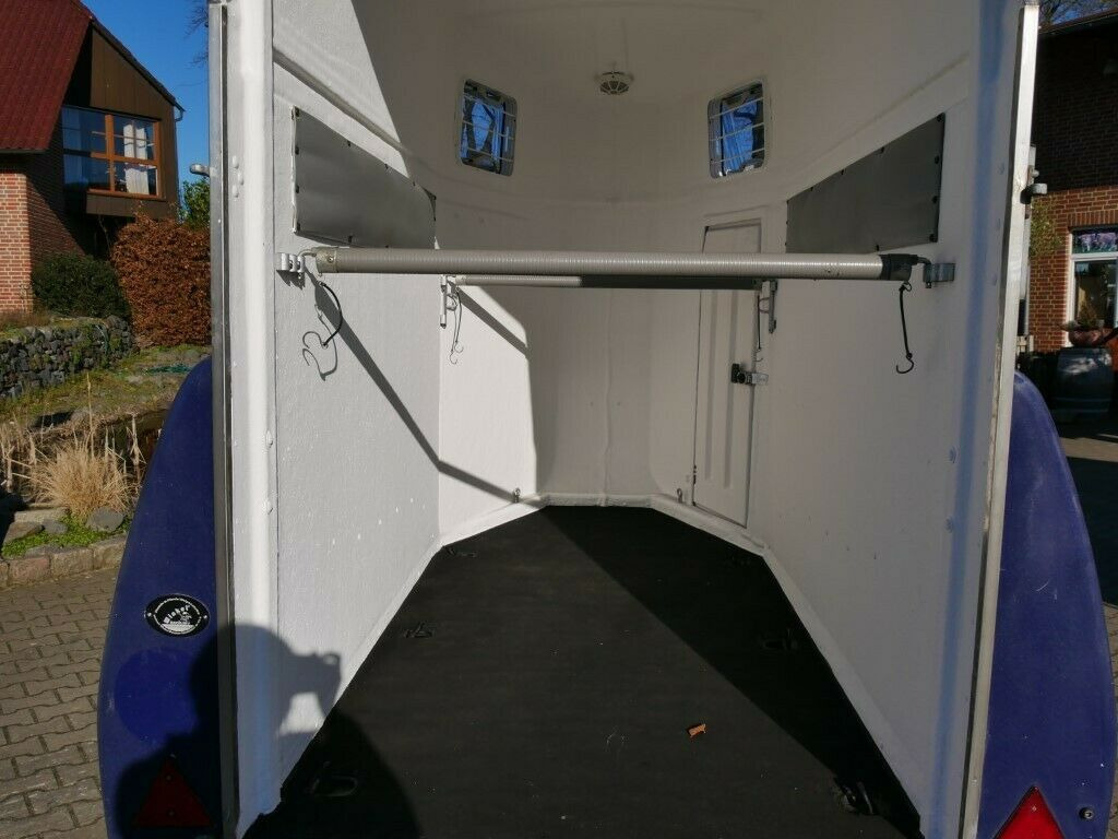 Böckmann 1,5 Pferde Heckklappe schwenkbar - Прицеп-коневоз: фото 4 Böckmann 1,5 Pferde Heckklappe schwenkbar - Прицеп-коневоз: фото 4