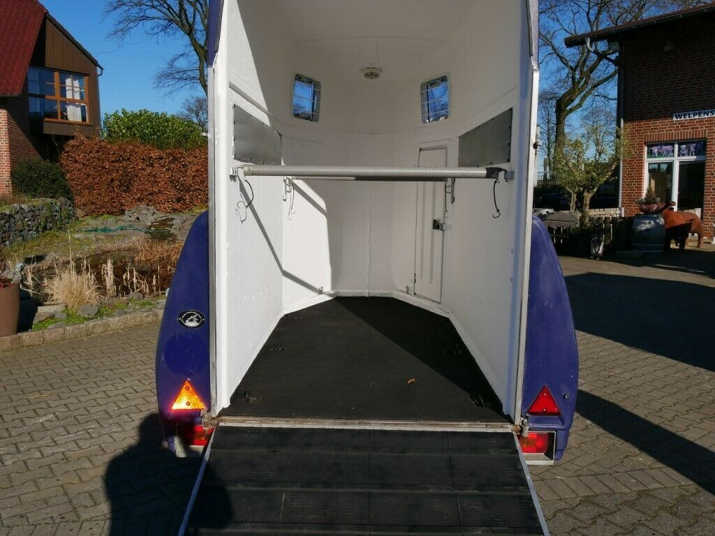 Böckmann 1,5 Pferde Heckklappe schwenkbar - Прицеп-коневоз: фото 3 Böckmann 1,5 Pferde Heckklappe schwenkbar - Прицеп-коневоз: фото 3