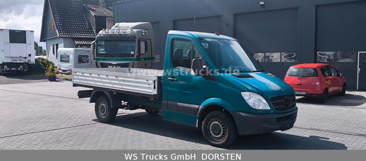 Mercedes-Benz Sprinter II Pritsche215 CDI - Малотоннажный бортовой грузовик: фото 2 Mercedes-Benz Sprinter II Pritsche215 CDI - Малотоннажный бортовой грузовик: фото 2