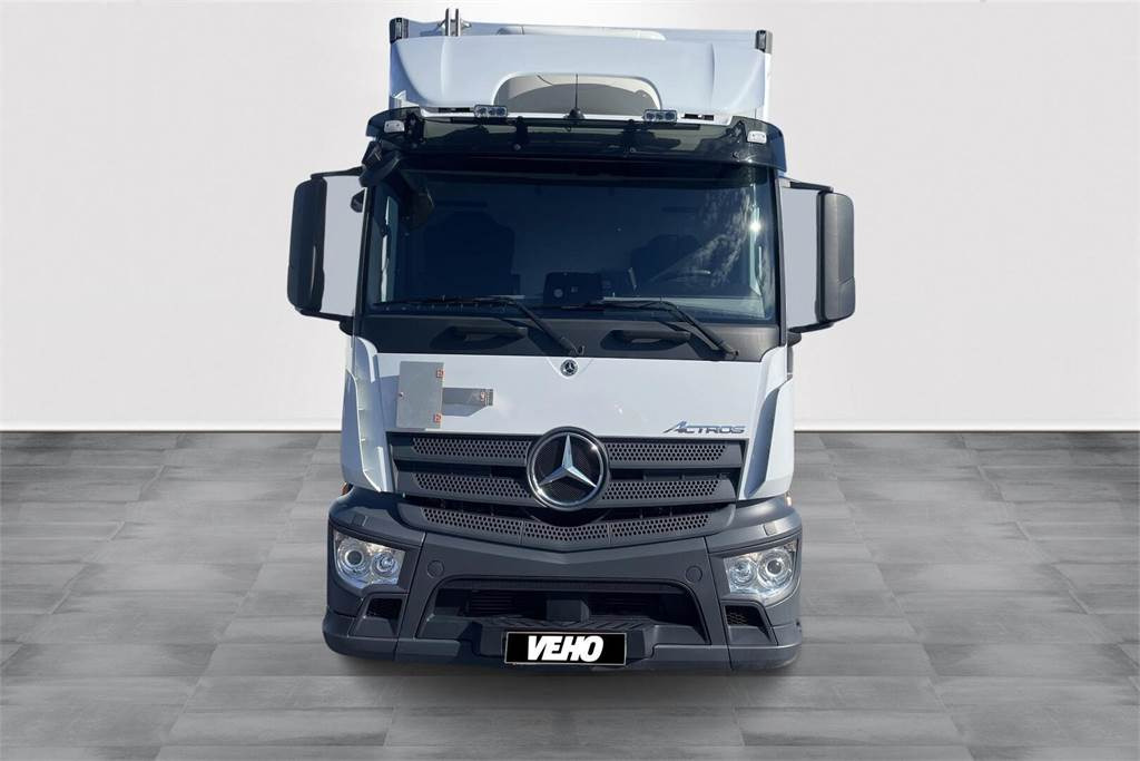 Mercedes-Benz Actros 1827 4x2 8,7m umpikori+PL nostin - Изотермический грузовик: фото 2 Mercedes-Benz Actros 1827 4x2 8,7m umpikori+PL nostin - Изотермический грузовик: фото 2