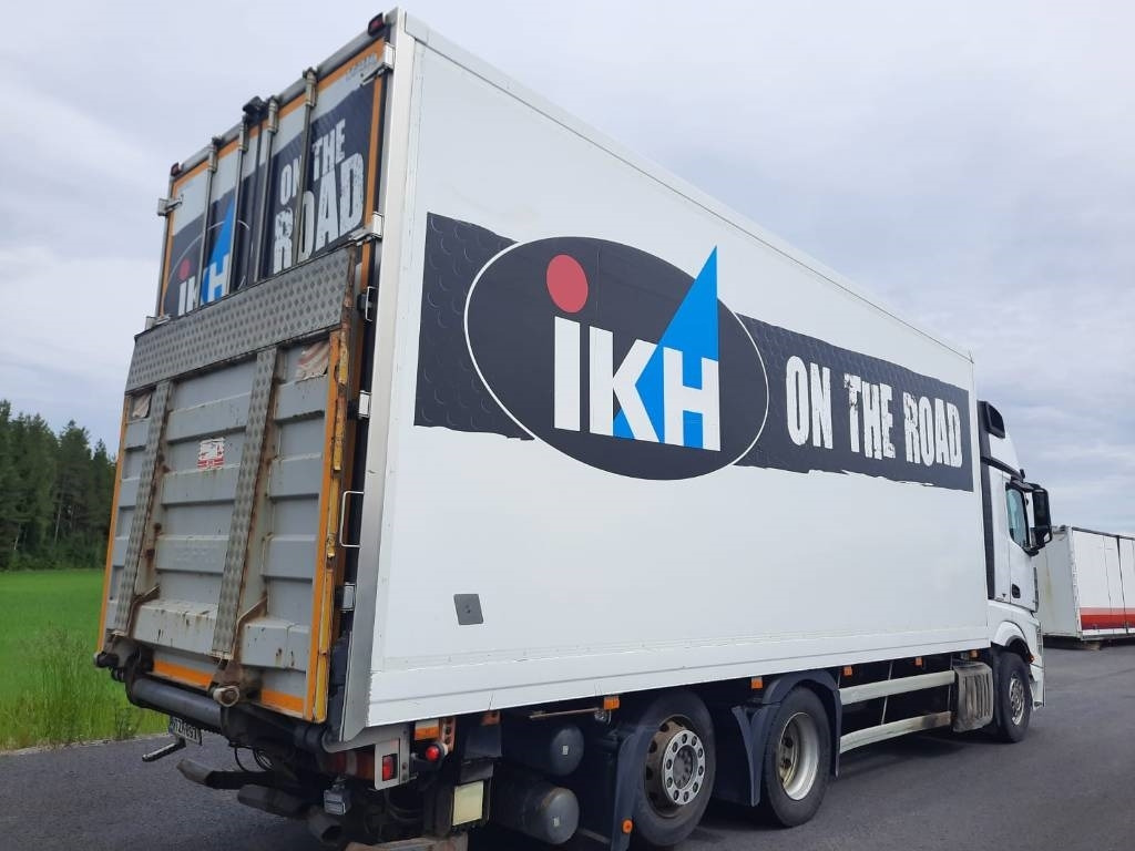 Mercedes-Benz Actros 2551 - Грузовик с закрытым кузовом: фото 4 Mercedes-Benz Actros 2551 - Грузовик с закрытым кузовом: фото 4