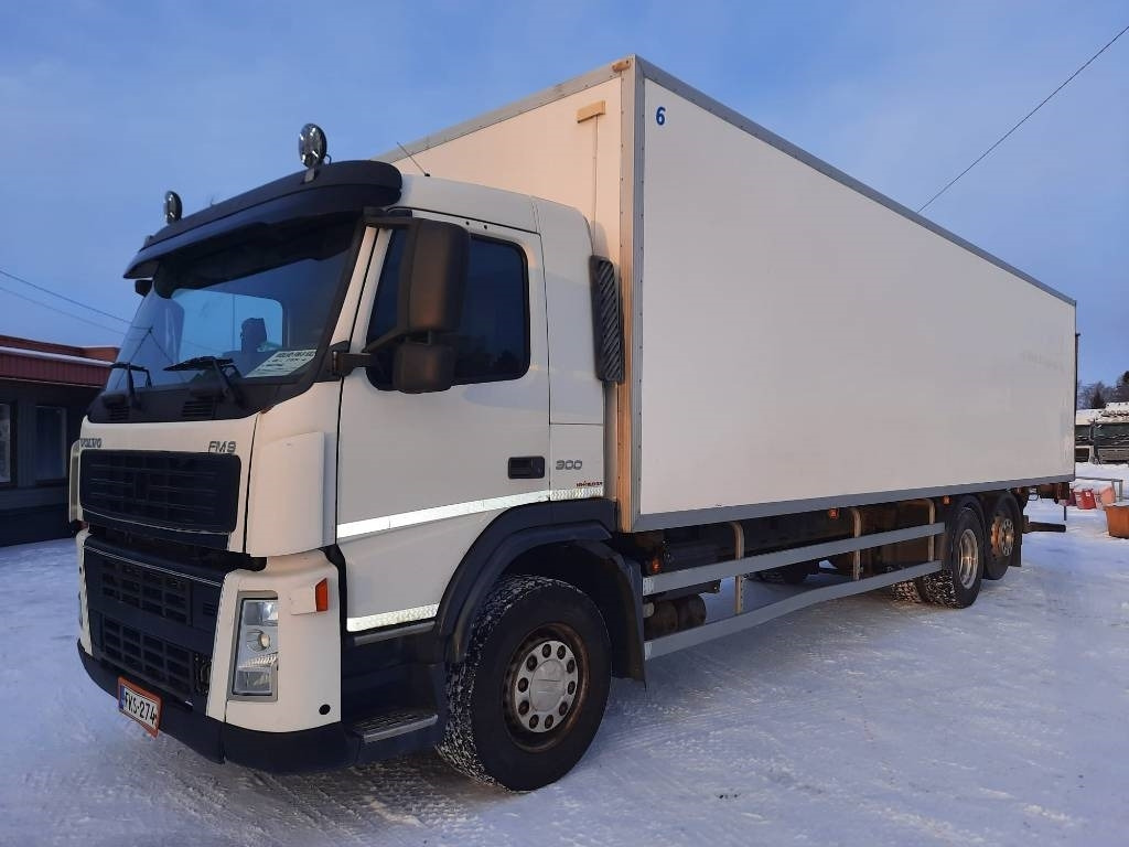 Volvo FM 9 300 - Грузовик с закрытым кузовом: фото 1 Volvo FM 9 300 - Грузовик с закрытым кузовом: фото 1
