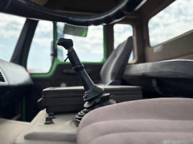 Грузовик-шасси Mercedes-Benz SK 3335K 8x4 FULL STEEL CHASSIS (ZF16 MANUAL GEARBOX / RETARDER / FULL STEEL SUSPENSION / REDUCTION AXLES): фото 10