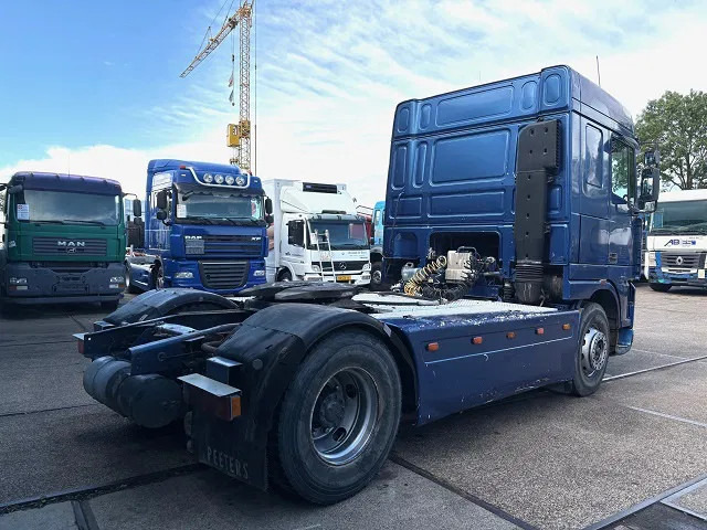 DAF 95.380 XF SPACECAB (EURO 2 / ZF16 MANUAL GEARBOX / HYDRAULIC KIT / P.T.O. / SIDE SKIRTS / AIRCONDITIONING) - Тягач: фото 3 DAF 95.380 XF SPACECAB (EURO 2 / ZF16 MANUAL GEARBOX / HYDRAULIC KIT / P.T.O. / SIDE SKIRTS / AIRCONDITIONING) - Тягач: фото 3