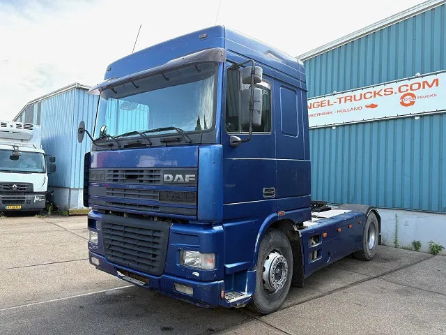 DAF 95.380 XF SPACECAB (EURO 2 / ZF16 MANUAL GEARBOX / HYDRAULIC KIT / P.T.O. / SIDE SKIRTS / AIRCONDITIONING) - Тягач: фото 1 DAF 95.380 XF SPACECAB (EURO 2 / ZF16 MANUAL GEARBOX / HYDRAULIC KIT / P.T.O. / SIDE SKIRTS / AIRCONDITIONING) - Тягач: фото 1