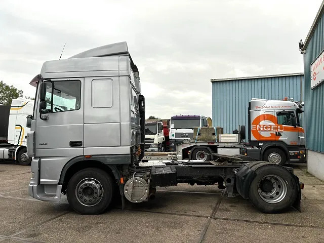 DAF XF 95.430 SPACECAB 4x2 (EURO 4 / ZF16 MANUAL GEARBOX / AIRCONDITIONING) - Тягач: фото 5 DAF XF 95.430 SPACECAB 4x2 (EURO 4 / ZF16 MANUAL GEARBOX / AIRCONDITIONING) - Тягач: фото 5