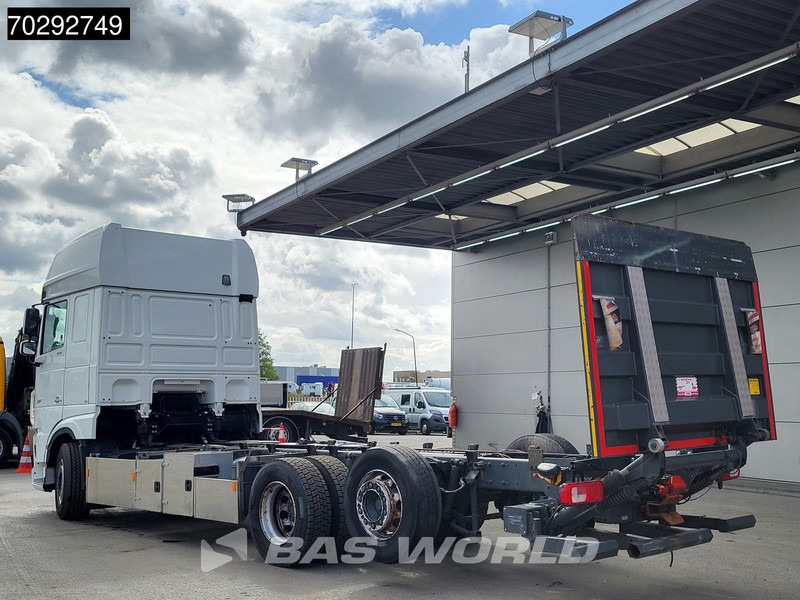DAF XF 530 XF 6X2 2000kg Ladebordwand Lift+Steering-Axle Navi ACC Euro 6 - Грузовик-шасси: фото 2 DAF XF 530 XF 6X2 2000kg Ladebordwand Lift+Steering-Axle Navi ACC Euro 6 - Грузовик-шасси: фото 2