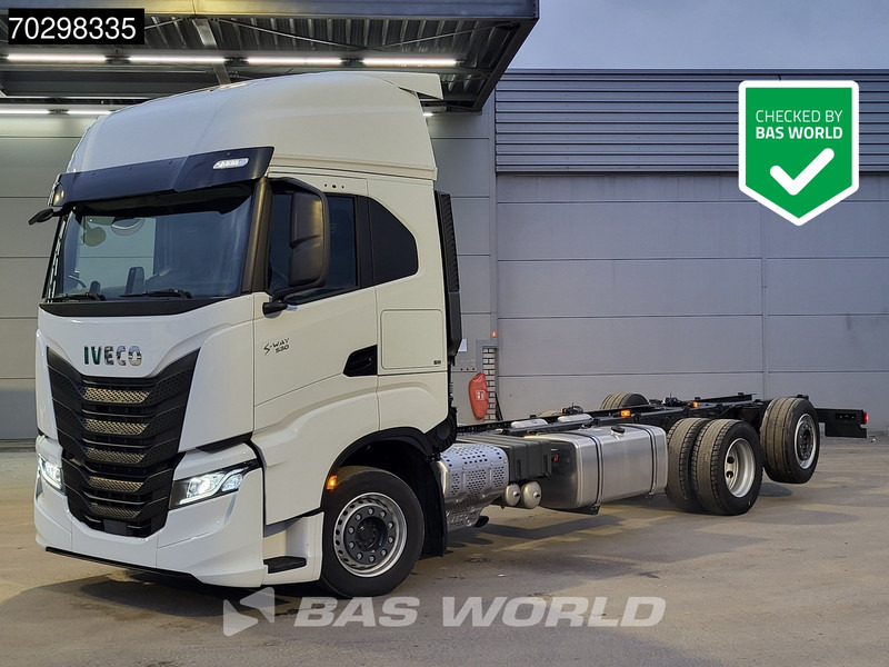 Iveco S-Way 530 6X2 NEW chassis! Retarder Standairco Lift+Steering-Axle Automatic LED ACC Euro 6 - Грузовик-шасси: фото 1 Iveco S-Way 530 6X2 NEW chassis! Retarder Standairco Lift+Steering-Axle Automatic LED ACC Euro 6 - Грузовик-шасси: фото 1