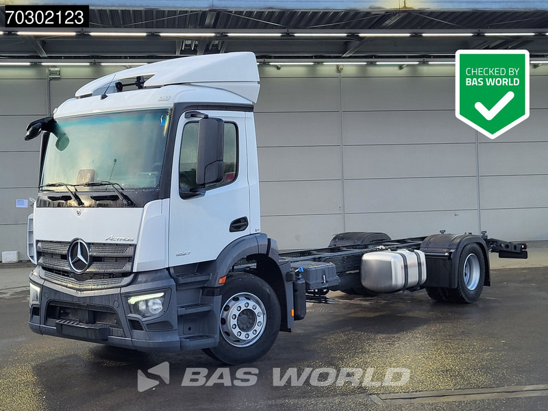 Mercedes-Benz Actros 1827 4X2 NEW 18tons chassis Automatic PPC Cruise control Euro 6 - Грузовик-шасси: фото 1 Mercedes-Benz Actros 1827 4X2 NEW 18tons chassis Automatic PPC Cruise control Euro 6 - Грузовик-шасси: фото 1