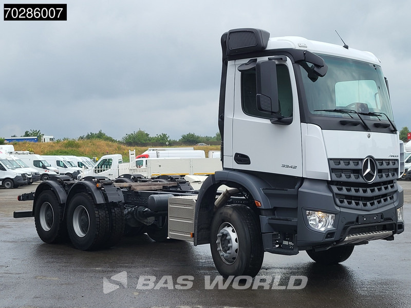 Mercedes-Benz Arocs 3342 6X4 NEW 6x4 chassis Big-Axle Automatic Steel suspension Euro 3 - Грузовик-шасси: фото 3 Mercedes-Benz Arocs 3342 6X4 NEW 6x4 chassis Big-Axle Automatic Steel suspension Euro 3 - Грузовик-шасси: фото 3