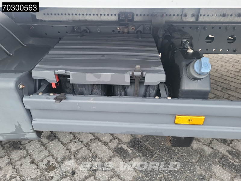 Mercedes-Benz Atego 818 4X2 8tonner Automatic 1500kg Ladebordwand Euro 6 - Грузовик с закрытым кузовом: фото 2 Mercedes-Benz Atego 818 4X2 8tonner Automatic 1500kg Ladebordwand Euro 6 - Грузовик с закрытым кузовом: фото 2