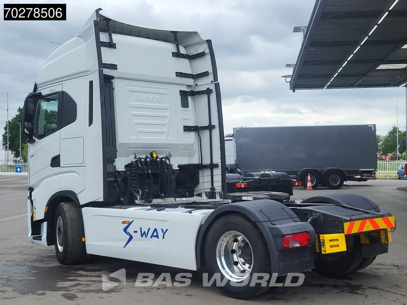 Iveco S-Way 570 S-Way 4X2 Retarder 2x Tanks Standklima Navi Alcoa's - Тягач: фото 2 Iveco S-Way 570 S-Way 4X2 Retarder 2x Tanks Standklima Navi Alcoa's - Тягач: фото 2