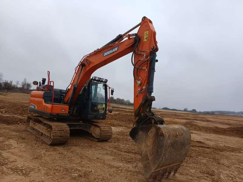 Doosan DX140LC-5 - Гусеничный экскаватор: фото 1 Doosan DX140LC-5 - Гусеничный экскаватор: фото 1