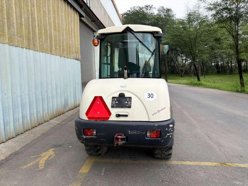 Компактный фронтальный погрузчик Schaeff TL65: фото 12